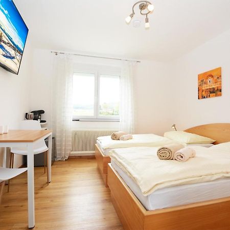 Gemuetliches Apartment In Ruhelage Villach Bagian luar foto
